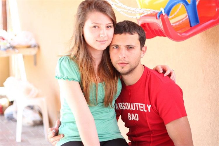 הזוג שרוצה לייקים בשביל להתחתן 2