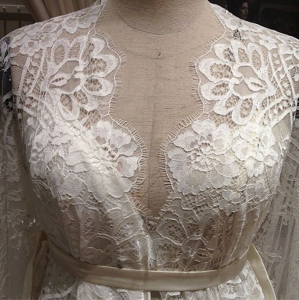 ארז עובדיה מתרגש עם הכלות שלו 3