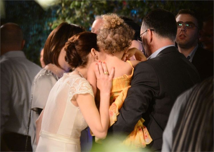 פשוטה וצנועה: שמלת הכלה של גאולה אבן 2