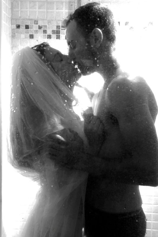 טרנד: הצלם נכנס עם החתן והכלה למיטה 4