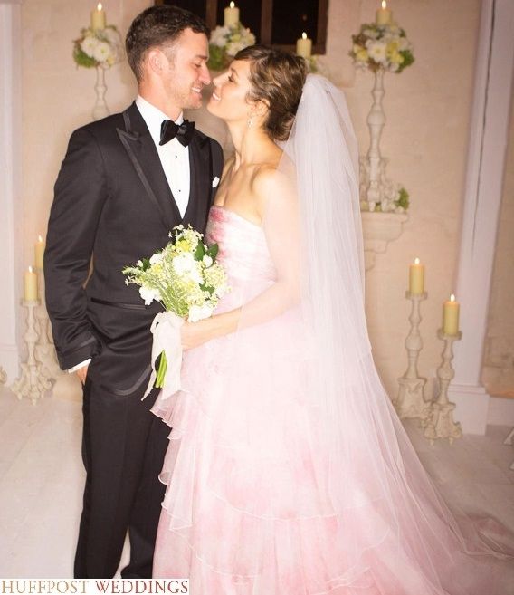 שמלות הכלה הצבעוניות של הכוכבות 3