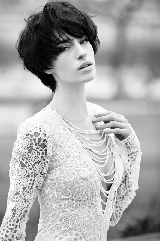 ברטה 2013: שמלות כלה נשיות ושובבות 7