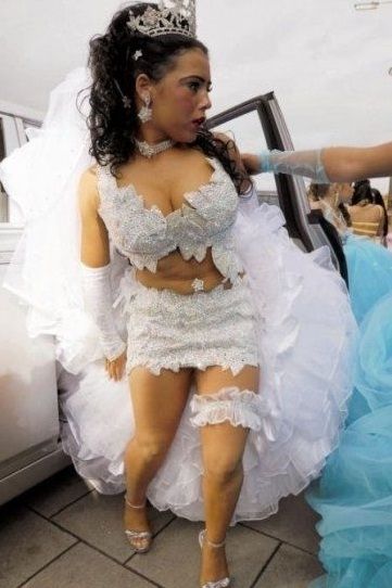 מפגעי חתונה: שמלות הכלה המזעזעות בעולם 5