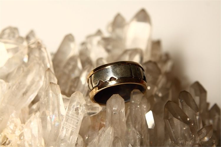 תמרור עצור: איך תראה טבעת הנישואים שלו? 8