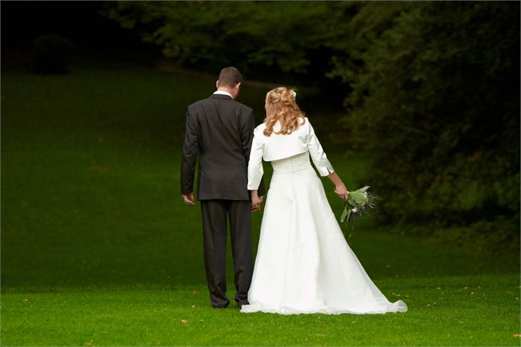 זוג מבקש עזרה באינטרנט למימון החתונה שלו 2