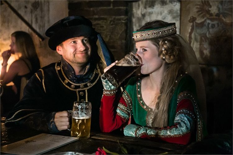 התחתנו 66 פעמים ולא נישאו באופן רשמי 3