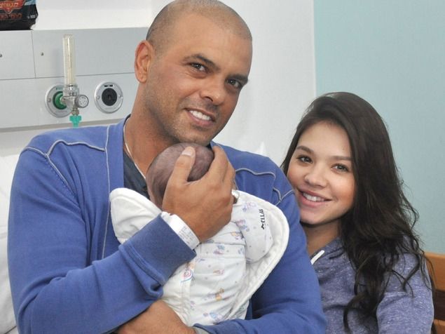 איך קוראים לבן של אייל גולן? 2