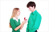 לא מחכות: הנשים שהציעו נישואים 