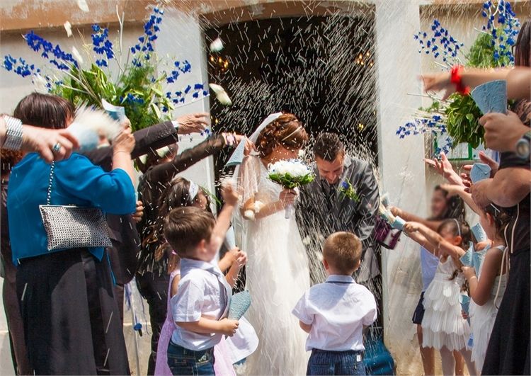 נשיקות של אורחים, מציק או מרגש? 3