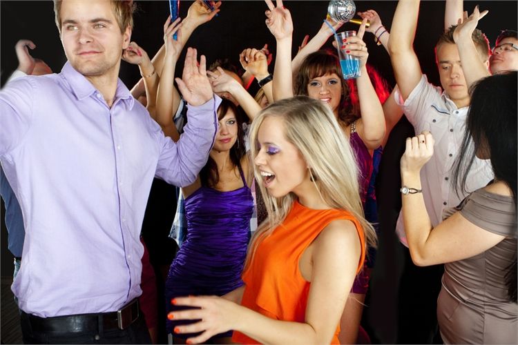 נשיקות של אורחים, מציק או מרגש? 5