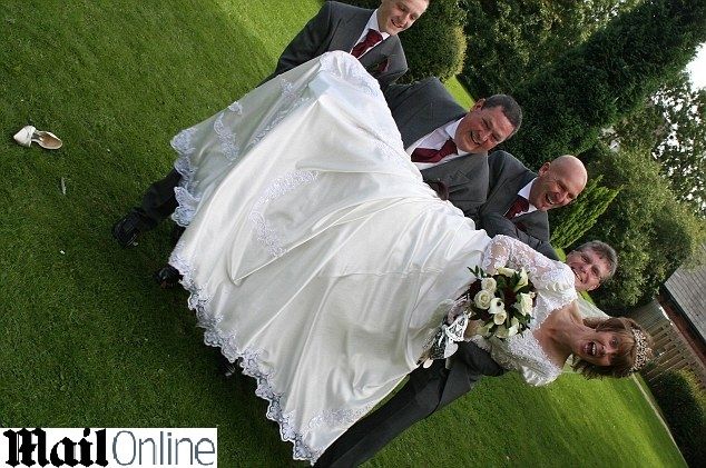 צילומי טרום חתונה מביכים, מאוד 7