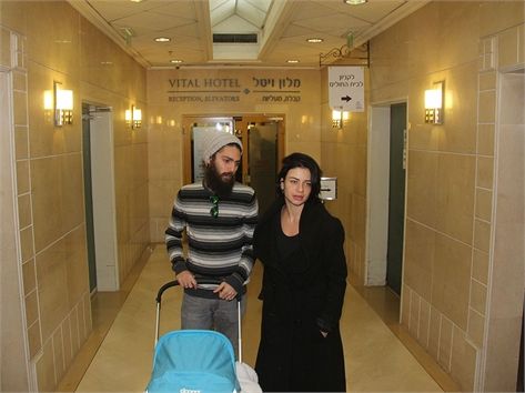 מה השם של הבת של נינט? 2