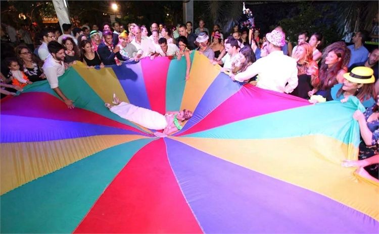 יאללה תרימו: החתן והכלה מקפצים באוויר 4