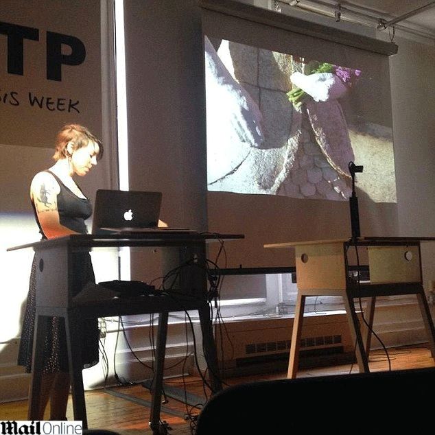 שמלת כלה מפטריות חיות 2