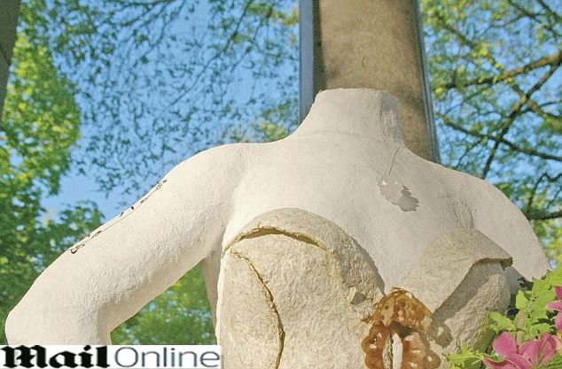 שמלת כלה מפטריות חיות 3