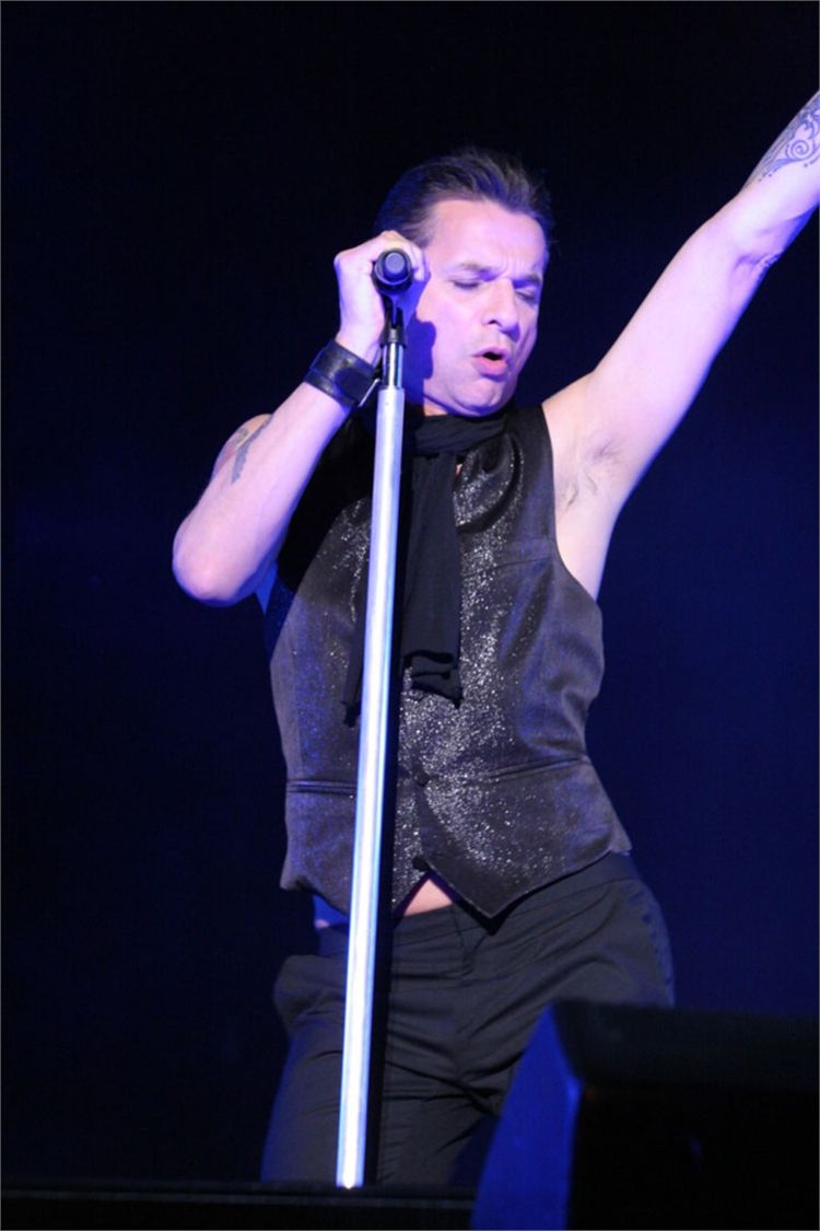 הבן של סולן דפש מוד התחתן בישראל 3