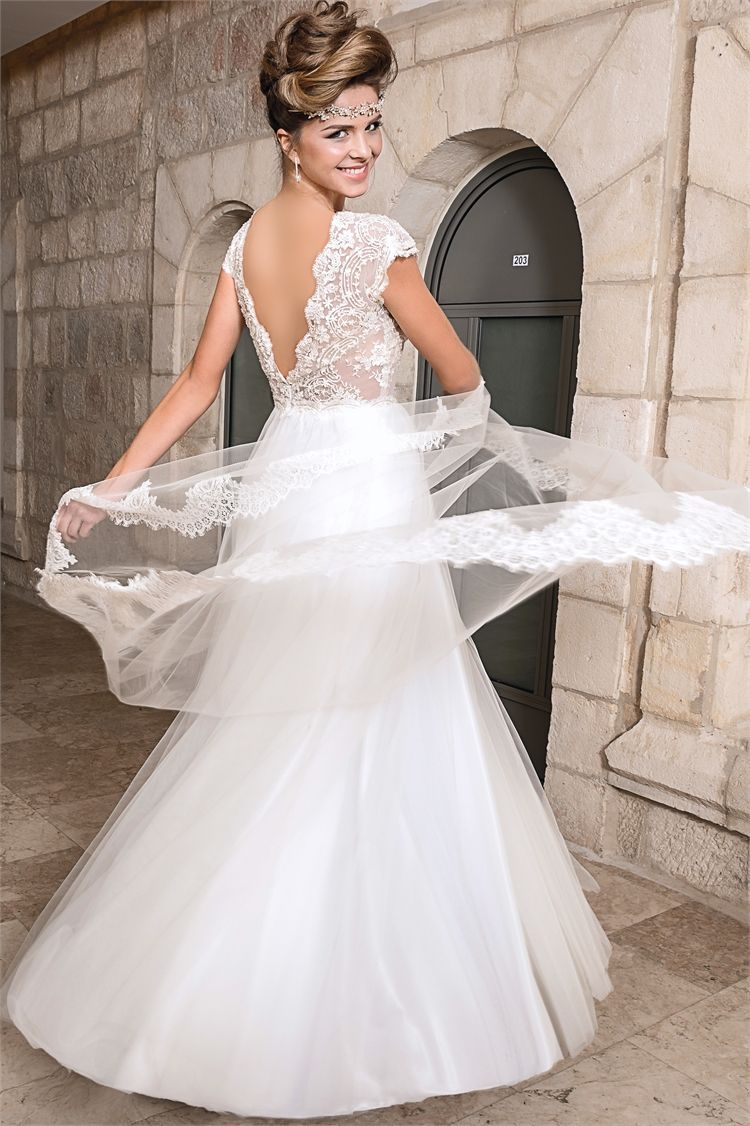 חנה דאי 2015: שמלות כלה עם בד מיוחד 4