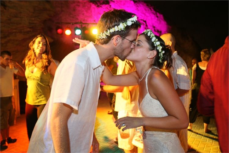 כמו יונית: משתלם לעשות חתונה בבית? 3