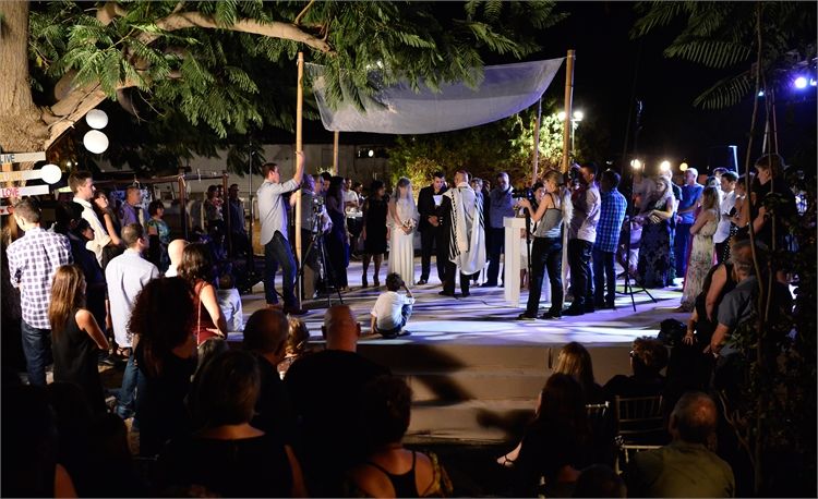 כמו יונית: משתלם לעשות חתונה בבית? 4