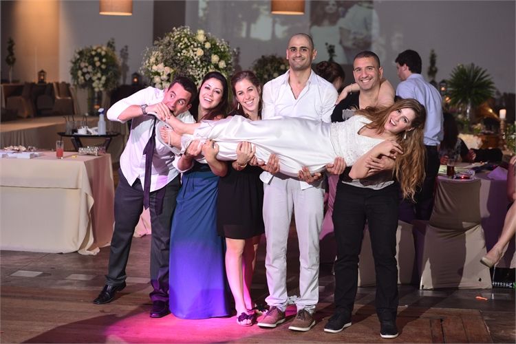 מגשימות חלום: מעצבות לבד את שמלת הכלה 2