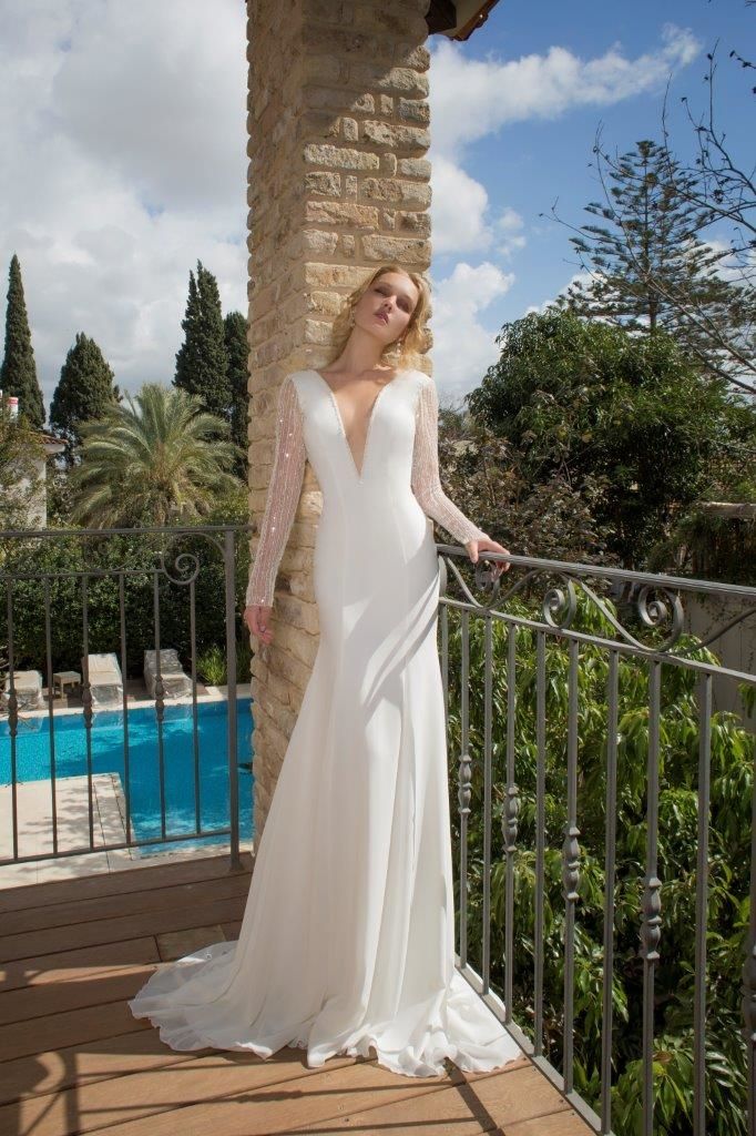 רומן בלבן 2015: שמלות כלה עם מפתחי גב 2