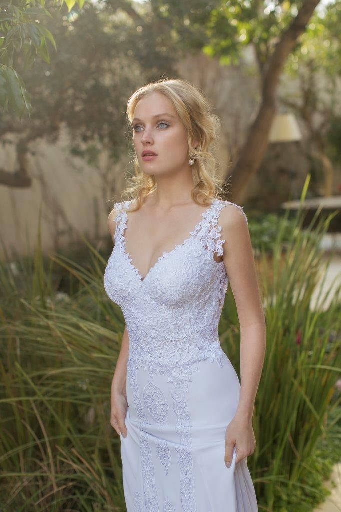 רומן בלבן 2015: שמלות כלה עם מפתחי גב 6