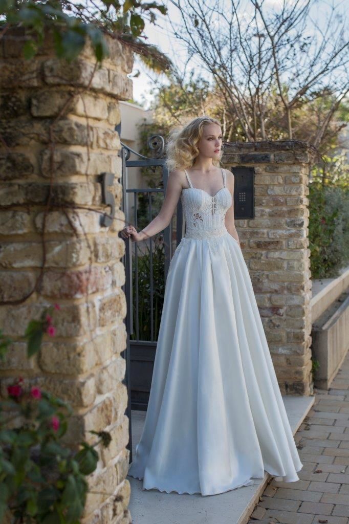 רומן בלבן 2015: שמלות כלה עם מפתחי גב 11