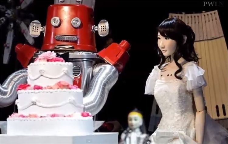 יפן: זוג רובוטים התחתנו אחד עם השני 2