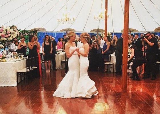 ג'סטין טימברלייק מפתיע כלות לסביות 2