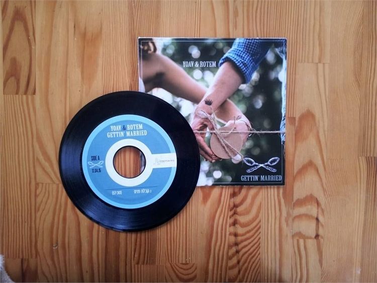 חשבתם שתקבלו הזמנה, אבל אז קיבלתם דיסק בתוך עטיפה, ההזמנה של רותם גיברי (צילום: בן מזרחי)