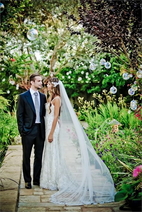 לי גרבנאו  מכניסה אופנה לשמלות הכלה 3