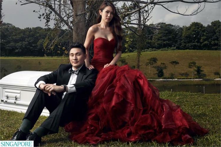 פחד מוות: חתן וכלה הצטלמו בארון קבורה 4