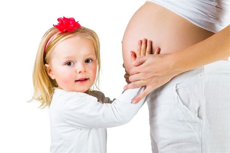 כך תכינו את הבן בכור לקראת הולדת אחיו 4