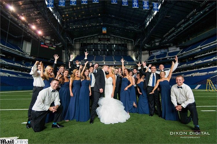 תנו לי A: מעודדות דופקות ריקוד חתונה 3