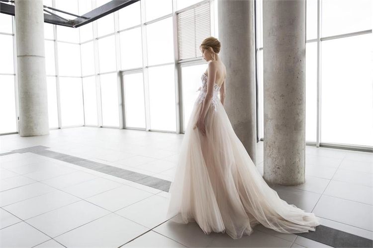 איך נראות שמלות הכלה מקולקציית 2016? 8