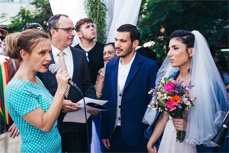 זוג עושה שכונה ומתחתן בשוק הכרמל 4