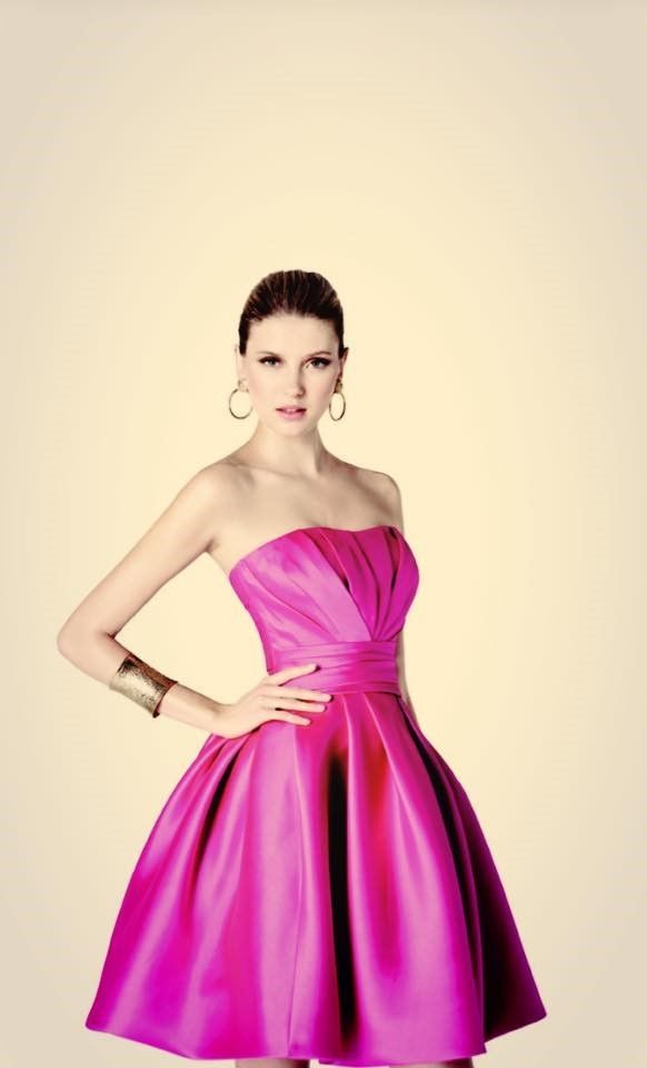 שמלה קלילה וצבעונית, אורי שלי. (צילום: יח