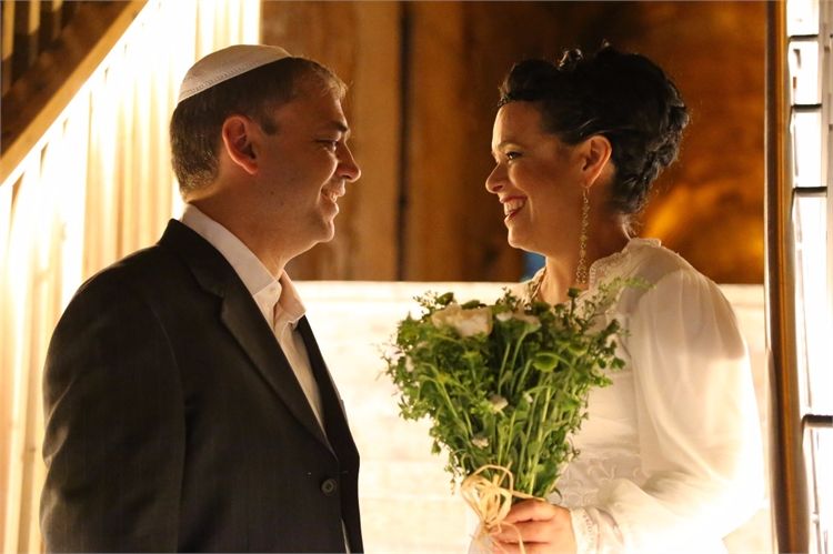 למרות המצב הבטחוני, התעקשו להצטלם במנהרות הכותל המערבי (צילום: הדר מדיה)
