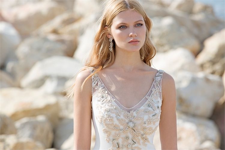 שובו של הניוד: שמלות כלה בורוד ערום 10