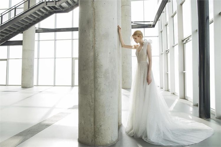 מירה צבילינגר 2016: שמלות כלה נוצצות 7