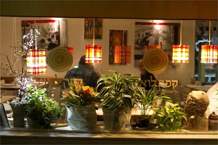 הזרקור: קפה לואיז 2