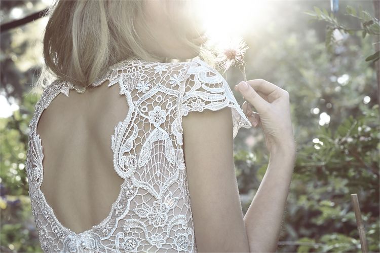 דרך הגב: שמלות כלה עם גב חשוף 3