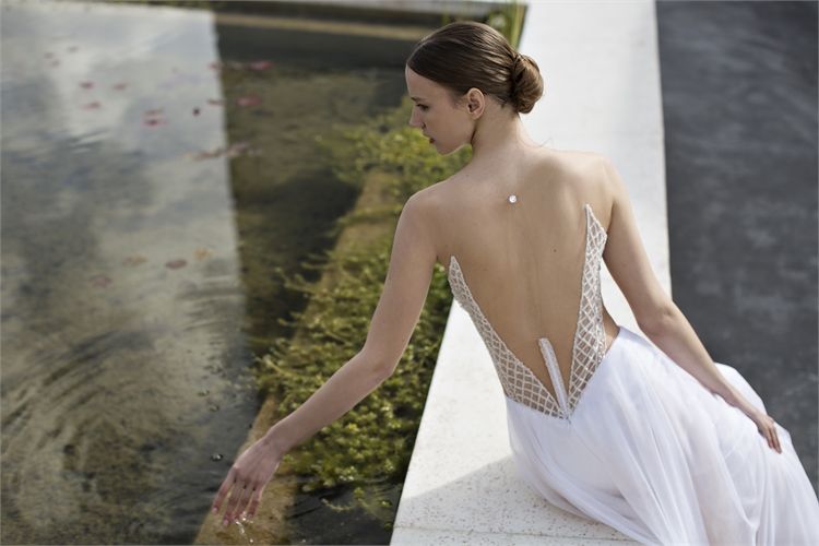 דרך הגב: שמלות כלה עם גב חשוף 8