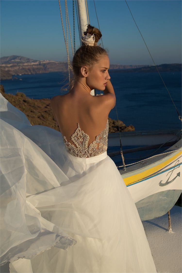 דרך הגב: שמלות כלה עם גב חשוף 10