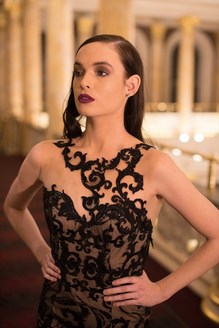 לונדון מחכה לה: ריקי דלאל מציגה קוטור על המסלול 6