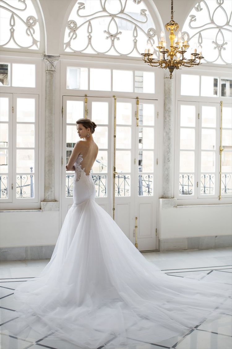 לונדון מחכה לה: ריקי דלאל מציגה קוטור על המסלול 9