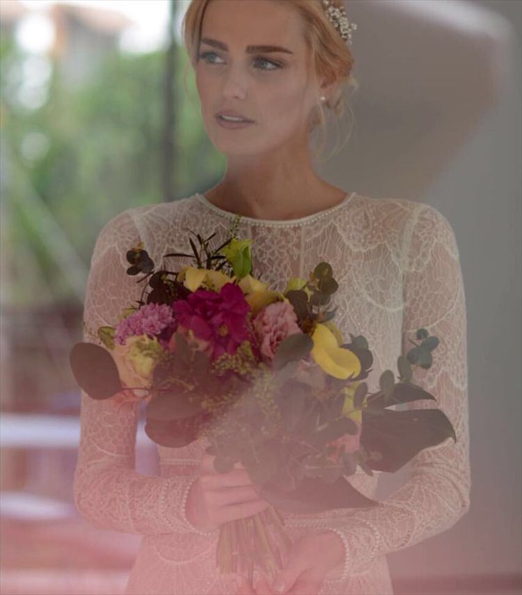 ויזל בדרך לחופה, שמלות כלה: ליהי הוד, איפור ושיער: מיקי בוגנים, תכשיט ראש: אפרת קסוטו (צילום מסך אינסטגרם: lihihod)