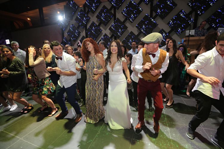 צפו: הפתעה מקורית במיוחד בחתונה 2