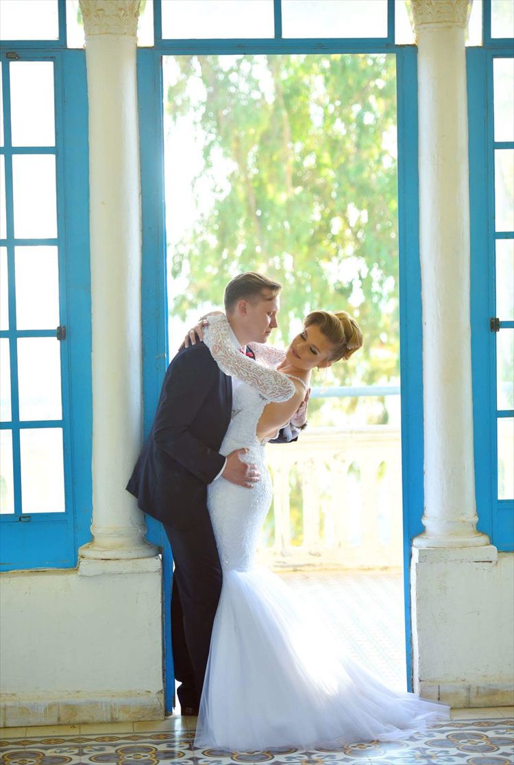 מה אתם אומרים על הגב? סקרדנוב בשמלת כלה של בוגורד בריידל (צילום: אושן צלמים)