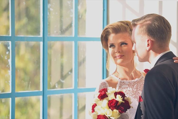 איפור מנצח ליום המושלם. סקרדנוב וויינר מפגינים אהבה ביום החתונה (צילום: אושן צלמים)